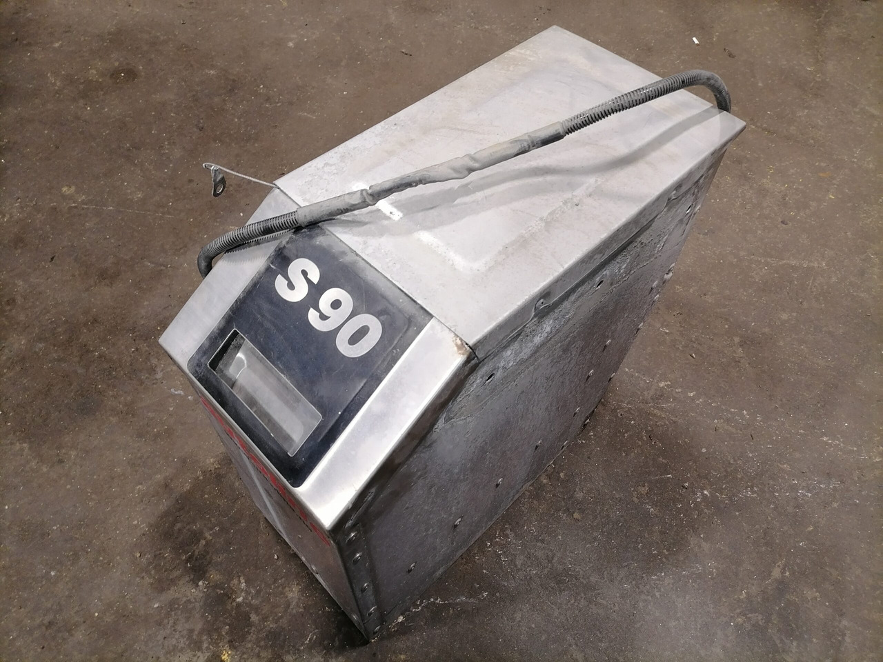 Volvo Liivakast 77092500 - Universal part for Truck: picture 1 Volvo Liivakast 77092500 - Universal part for Truck: picture 1