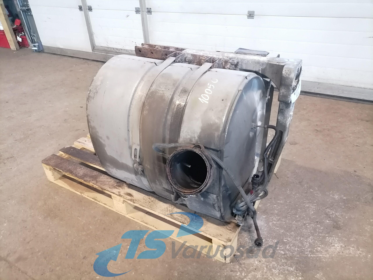 Volvo Muffler 20894953 - Muffler for Truck: picture 1 Volvo Muffler 20894953 - Muffler for Truck: picture 1