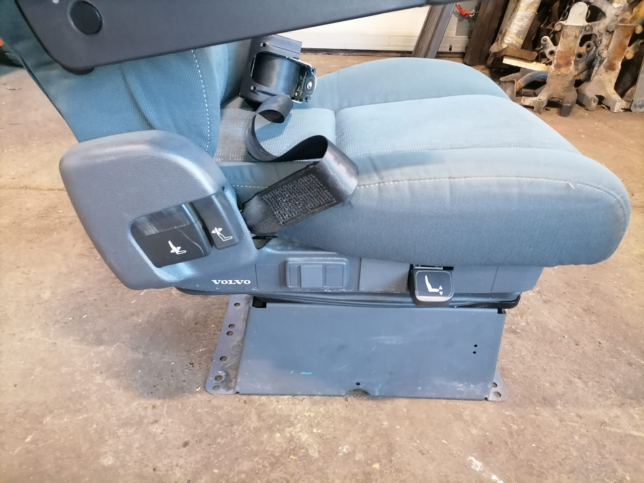 Volvo Passenger seat 21065292 - Seat for Truck: picture 3 Volvo Passenger seat 21065292 - Seat for Truck: picture 3