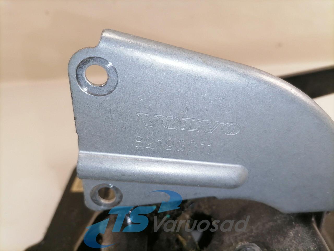 Volvo Pedaalide kandur 82424669 - Fuel system for Truck: picture 4 Volvo Pedaalide kandur 82424669 - Fuel system for Truck: picture 4