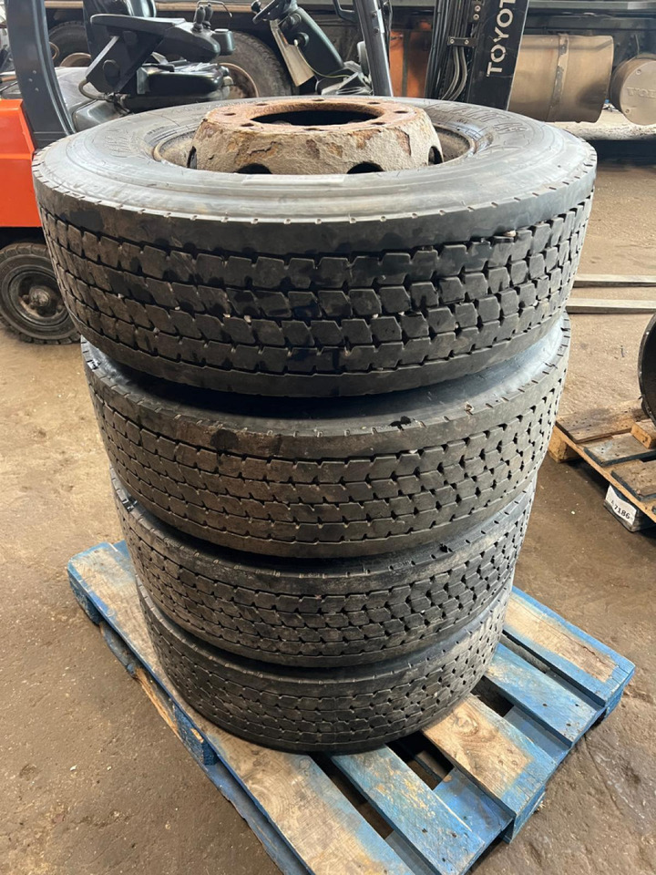 Volvo Sava avant A3 285/70R19.5 28570R195 - Wheels and tires for Truck: picture 2 Volvo Sava avant A3 285/70R19.5 28570R195 - Wheels and tires for Truck: picture 2