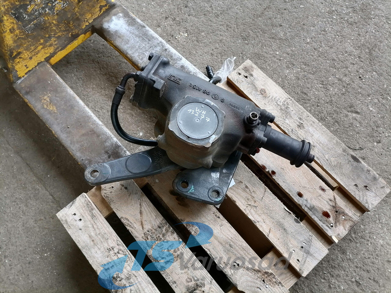 Volvo Steering box 21162023 - Steering gear for Truck: picture 1 Volvo Steering box 21162023 - Steering gear for Truck: picture 1