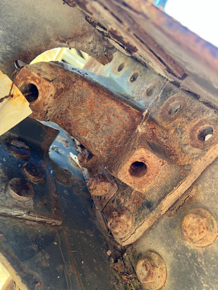 Volvo V-rod bracket 20393738 - Axle and parts for Truck: picture 1 Volvo V-rod bracket 20393738 - Axle and parts for Truck: picture 1
