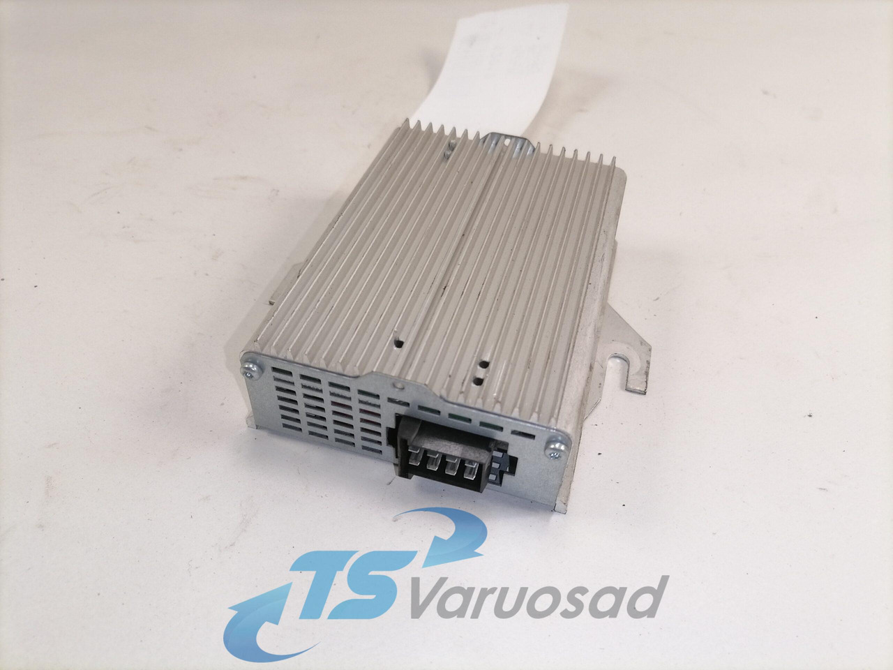 Volvo Voltage converter 20724977 - Electrical system for Truck: picture 1 Volvo Voltage converter 20724977 - Electrical system for Truck: picture 1