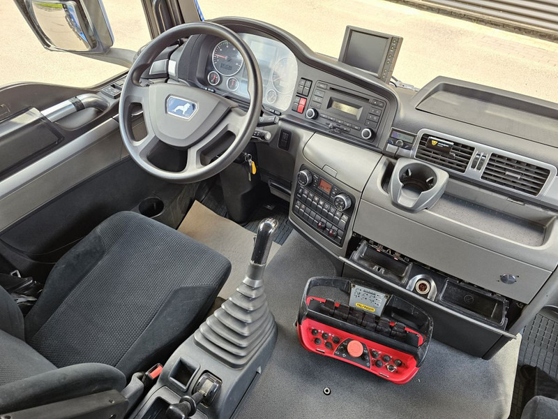 Interior photo 2: Leasing of MAN TGS 35.400 8x4-4 / PALFINGER Z CRANE + CONTAINER SYSTEM MAN TGS 35.400 8x4-4 / PALFINGER Z CRANE + CONTAINER SYSTEM