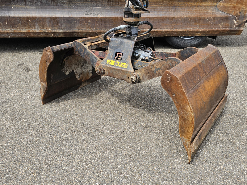 Tatra 6X6 / T158/II / 2 SIDE TIPPER - HMF Z CRANE - Tipper, Crane truck: picture 5 Tatra 6X6 / T158/II / 2 SIDE TIPPER - HMF Z CRANE - Tipper, Crane truck: picture 5