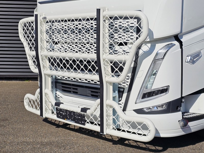 Volvo FH 540 / 6X4 / BOOGIE / RETARDER / FULL AIR / 312DKM - Tractor unit: picture 2 Volvo FH 540 / 6X4 / BOOGIE / RETARDER / FULL AIR / 312DKM - Tractor unit: picture 2