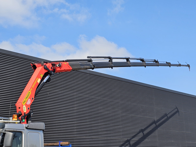 Volvo FM 410 6x2-4 / PALFINGER 33 t/m CRANE + WINCH / KRAN / GRUA - Dropside/ Flatbed truck, Crane truck: picture 3 Volvo FM 410 6x2-4 / PALFINGER 33 t/m CRANE + WINCH / KRAN / GRUA - Dropside/ Flatbed truck, Crane truck: picture 3