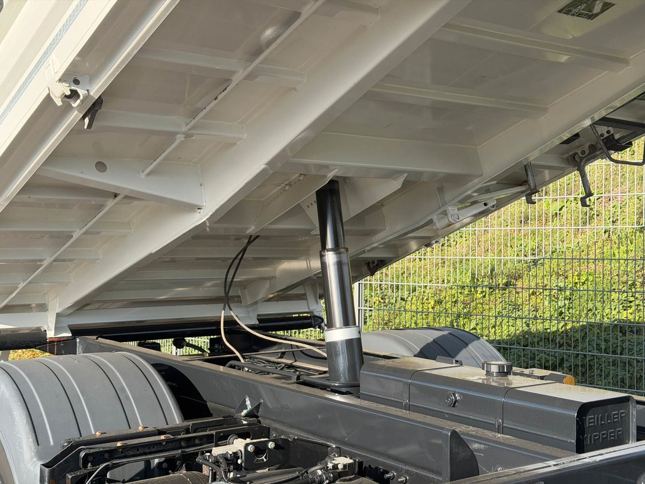 MAN 8.220 4x2 Meiller 3S. Kipper | TOP Zustand! - Tipper van: picture 3 MAN 8.220 4x2 Meiller 3S. Kipper | TOP Zustand! - Tipper van: picture 3