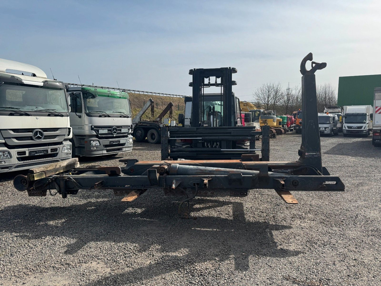 Meiller Abrollaufbau für 6X4 mit 3,90 Radstand - Hook lift truck: picture 2 Meiller Abrollaufbau für 6X4 mit 3,90 Radstand - Hook lift truck: picture 2