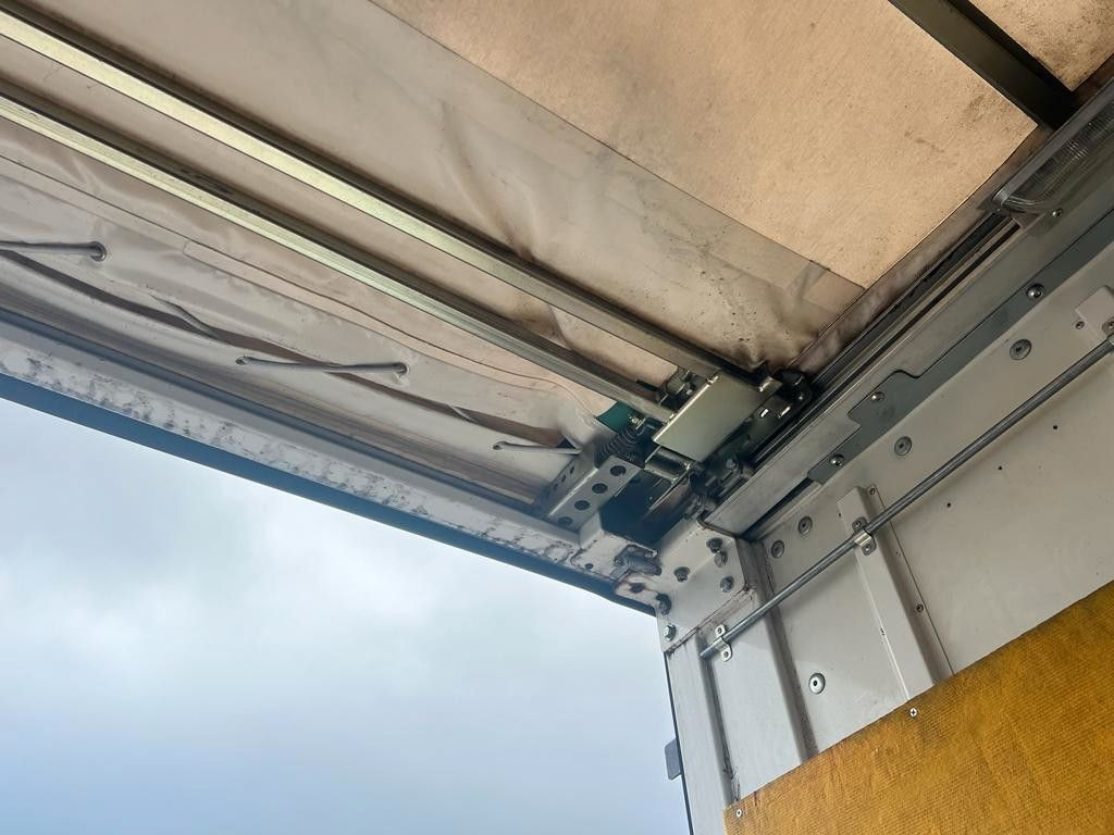 Curtainsider truck Mercedes-Benz 1324 4X2 Koffer Plane 6 to. Hebebühne Mercedes-Benz 1324 4X2 Koffer Plane 6 to. Hebebühne: picture 15