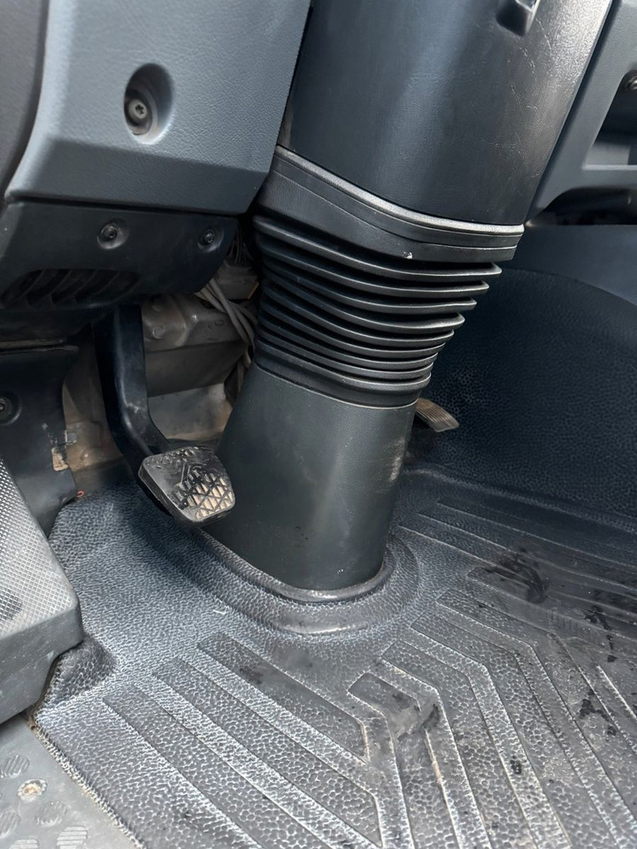 Leasing of Mercedes-Benz 1833 4X2 Meiller AK 12 Absetzkipper Mercedes-Benz 1833 4X2 Meiller AK 12 Absetzkipper Mercedes-Benz 1833 4X2 Meiller AK 12 Absetzkipper Mercedes-Benz 1833 4X2 Meiller AK 12 Absetzkipper: picture 8
