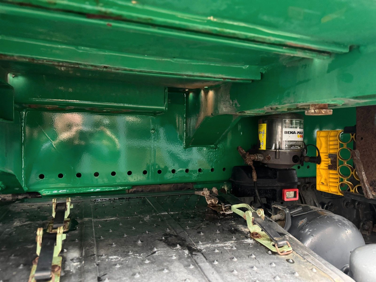 Leasing of Mercedes-Benz 1833 4X2 Meiller AK 12 Absetzkipper Mercedes-Benz 1833 4X2 Meiller AK 12 Absetzkipper Mercedes-Benz 1833 4X2 Meiller AK 12 Absetzkipper Mercedes-Benz 1833 4X2 Meiller AK 12 Absetzkipper: picture 11