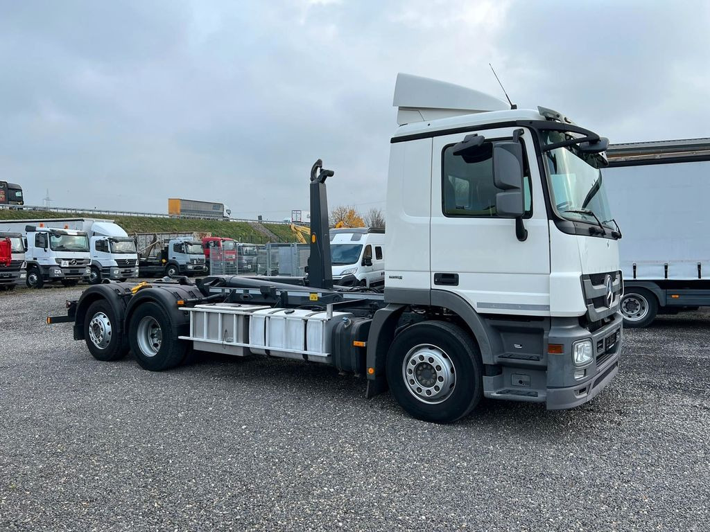 Mercedes-Benz 2541 6X2 Meiller Funk Zustand wie 200 tkm Mercedes-Benz 2541 6X2 Meiller RK 20.65 Funk | Top Zustand! - Hook lift truck: picture 1 Mercedes-Benz 2541 6X2 Meiller Funk Zustand wie 200 tkm Mercedes-Benz 2541 6X2 Meiller RK 20.65 Funk | Top Zustand! - Hook lift truck: picture 1