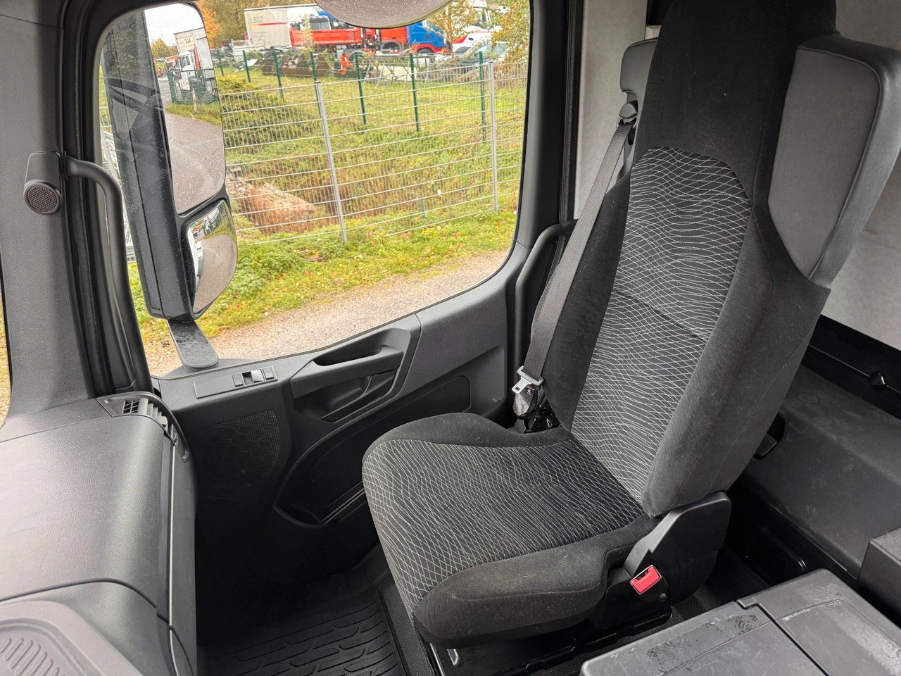 Mercedes-Benz 3748 8X4 Meiller Abroller mit Funk Top  Zustand - Hook lift truck: picture 5 Mercedes-Benz 3748 8X4 Meiller Abroller mit Funk Top  Zustand - Hook lift truck: picture 5