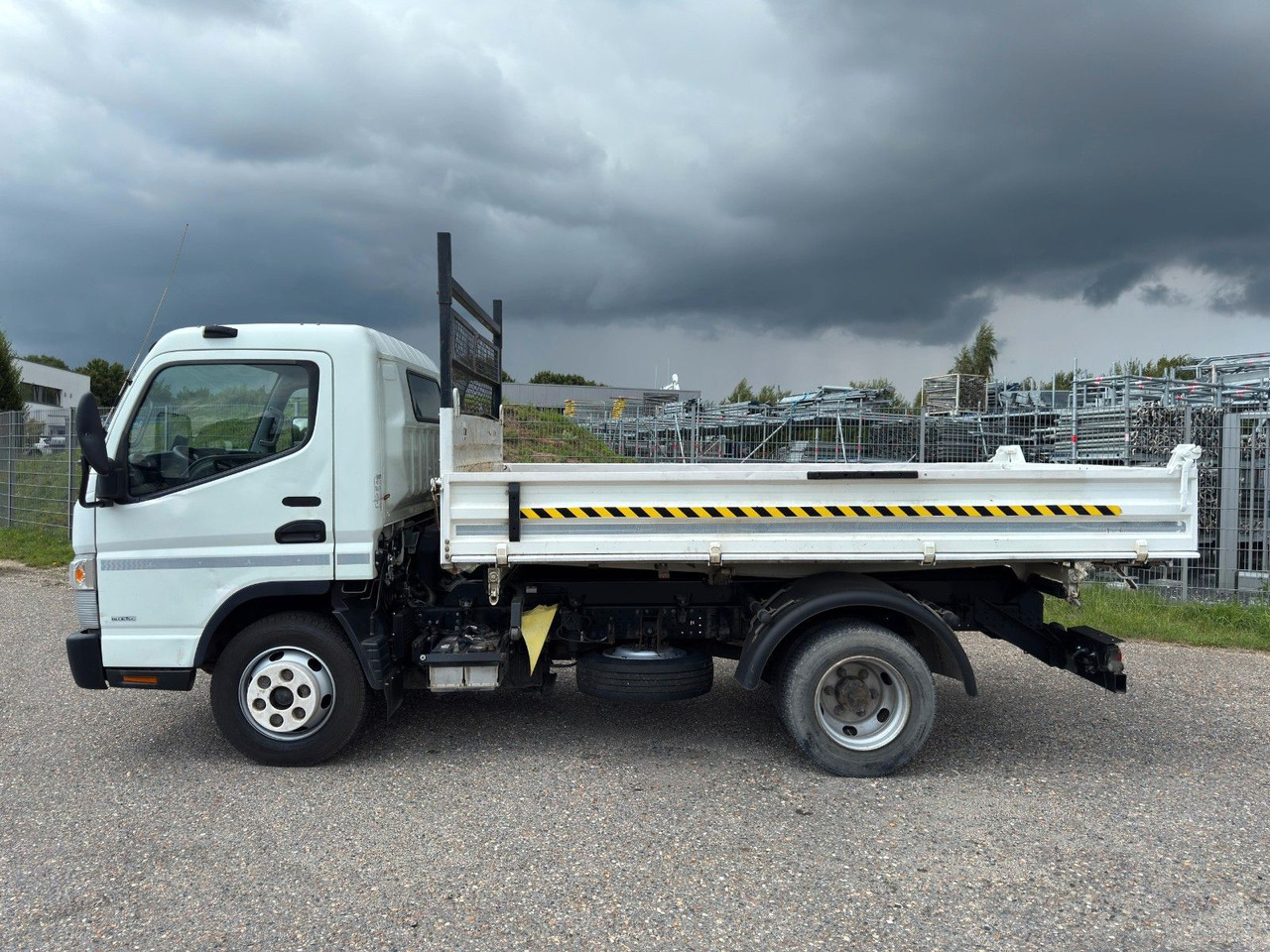 Mitsubishi 7C15 Fuso Canter 4x2 mit Meiller 3S. Kipper - Tipper van: picture 5 Mitsubishi 7C15 Fuso Canter 4x2 mit Meiller 3S. Kipper - Tipper van: picture 5