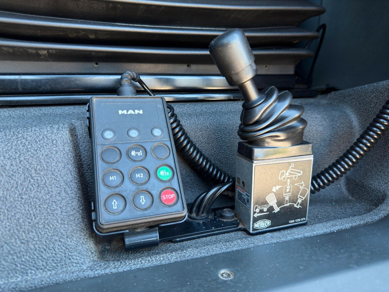 Leasing of MAN 18.460 4x2 Kipphydr. | Standheiz. | Top Zustand MAN 18.460 4x2 Kipphydr. | Standheiz. | Top Zustand: picture 19 Leasing of MAN 18.460 4x2 Kipphydr. | Standheiz. | Top Zustand MAN 18.460 4x2 Kipphydr. | Standheiz. | Top Zustand: picture 19