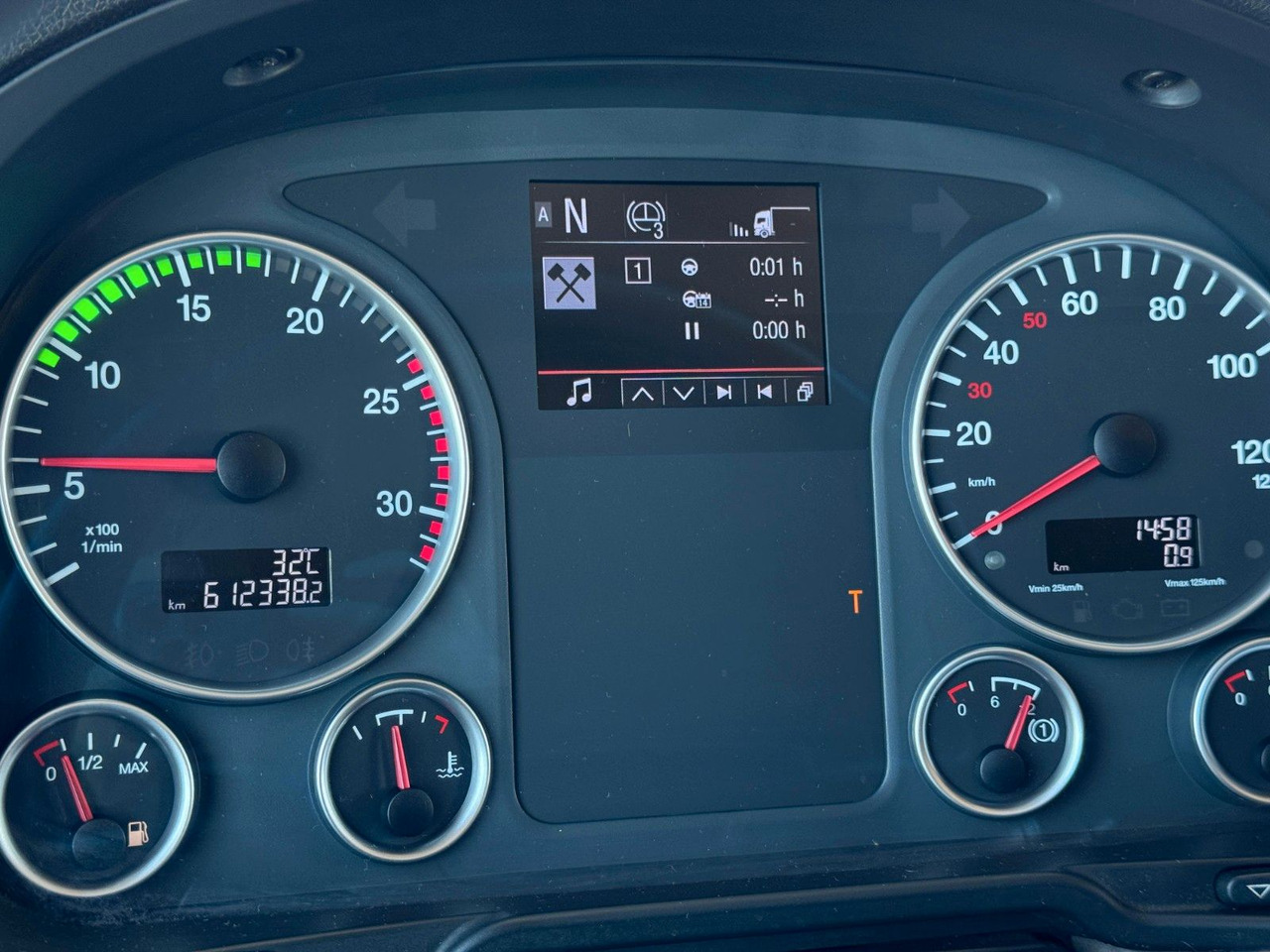 Leasing of MAN 18.460 4x2 Kipphydr. | Standheiz. | Top Zustand MAN 18.460 4x2 Kipphydr. | Standheiz. | Top Zustand: picture 13 Leasing of MAN 18.460 4x2 Kipphydr. | Standheiz. | Top Zustand MAN 18.460 4x2 Kipphydr. | Standheiz. | Top Zustand: picture 13