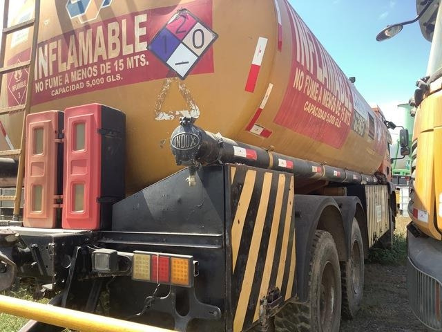 MAN 33.360-V20 - Tank truck: picture 3 MAN 33.360-V20 - Tank truck: picture 3