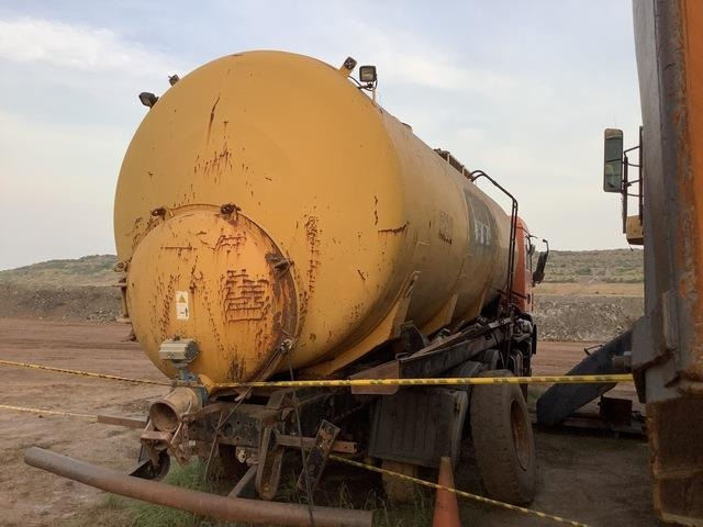 MAN 33.363 - Tank truck: picture 3 MAN 33.363 - Tank truck: picture 3