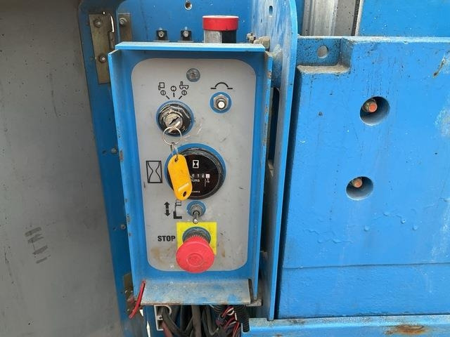 Vertical mast lift Genie GR20: picture 8