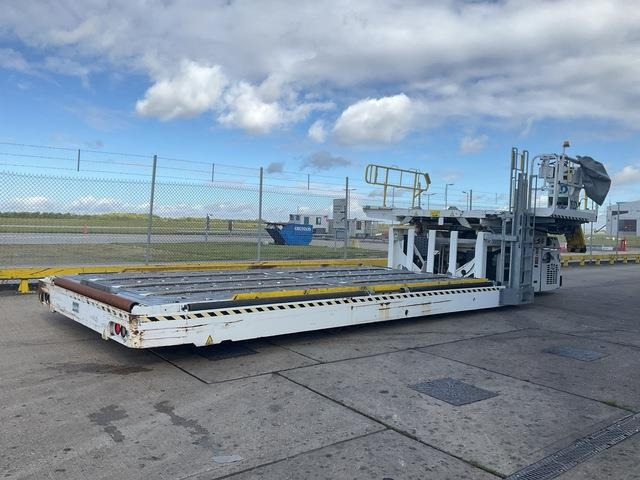 TLD 929 - Aircraft cargo loader: picture 3 TLD 929 - Aircraft cargo loader: picture 3