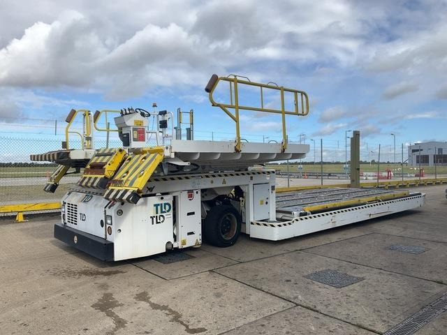 TLD 929 - Aircraft cargo loader: picture 1 TLD 929 - Aircraft cargo loader: picture 1