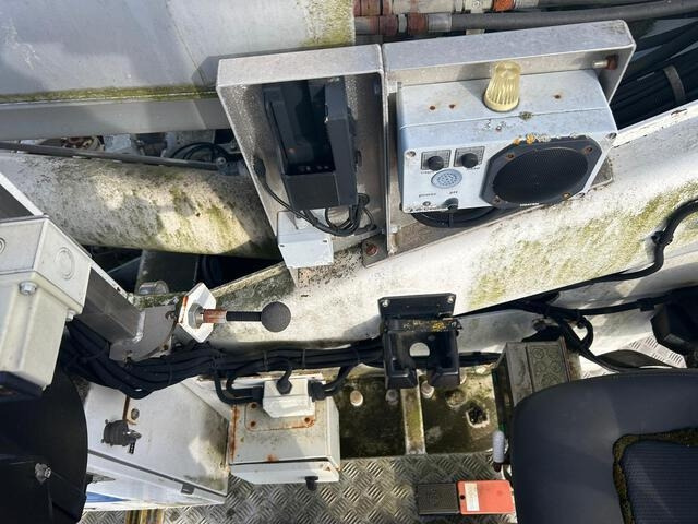 Crane truck Volvo: picture 12