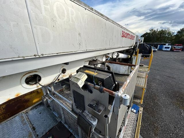 Crane truck Volvo: picture 13