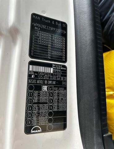 Vacuum truck MAN TGS33.400 Jetter: picture 10