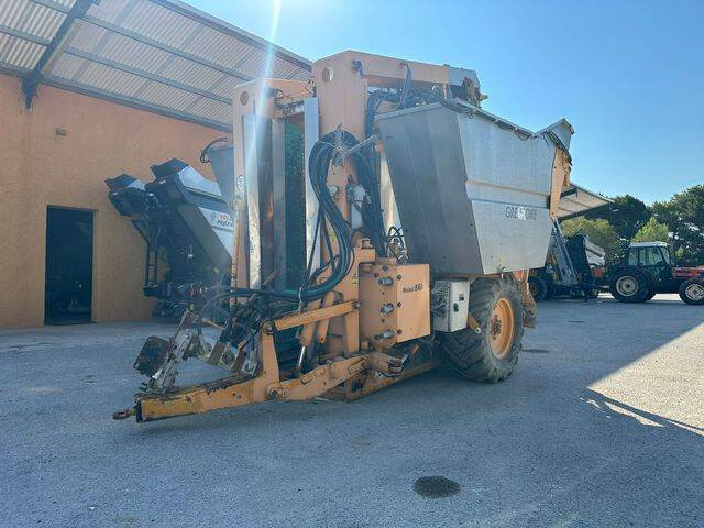 Gregoire G56I - Grape harvesting machine: picture 1 Gregoire G56I - Grape harvesting machine: picture 1