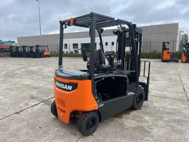 Doosan B30X-7 PLUS - Electric forklift: picture 3 Doosan B30X-7 PLUS - Electric forklift: picture 3