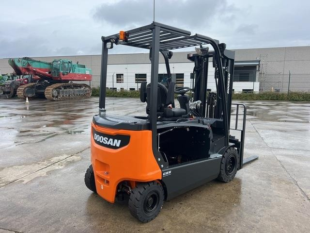 Doosan B30X-7 PLUS - Electric forklift: picture 3 Doosan B30X-7 PLUS - Electric forklift: picture 3