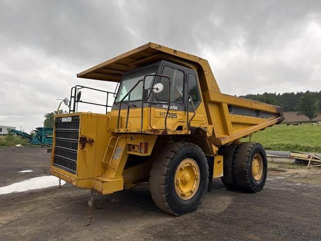 Komatsu HD325-6 - Rigid dumper/ Rock truck: picture 1 Komatsu HD325-6 - Rigid dumper/ Rock truck: picture 1