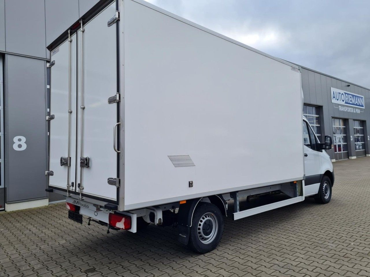 Mercedes-Benz Sprinter 315 CDi Koffer lang MBux Klima - Box van: picture 4 Mercedes-Benz Sprinter 315 CDi Koffer lang MBux Klima - Box van: picture 4