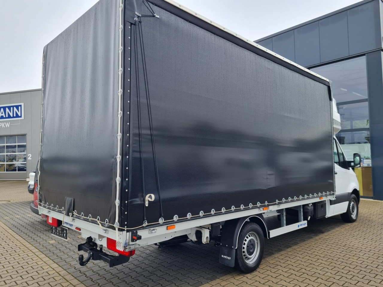 Mercedes-Benz Sprinter 317 AG Schiebe Plane Schlafkab 10 Pal AHK - Curtain side van: picture 4 Mercedes-Benz Sprinter 317 AG Schiebe Plane Schlafkab 10 Pal AHK - Curtain side van: picture 4