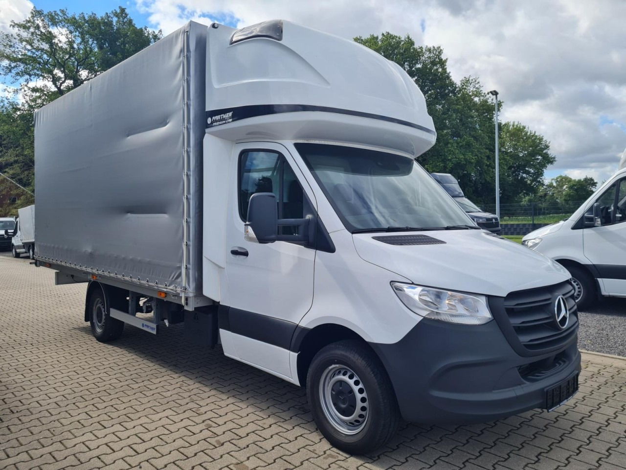 Mercedes-Benz Sprinter 317 Pritsche Plane Schlafkab RWD 10 Pal - Curtain side van: picture 3 Mercedes-Benz Sprinter 317 Pritsche Plane Schlafkab RWD 10 Pal - Curtain side van: picture 3