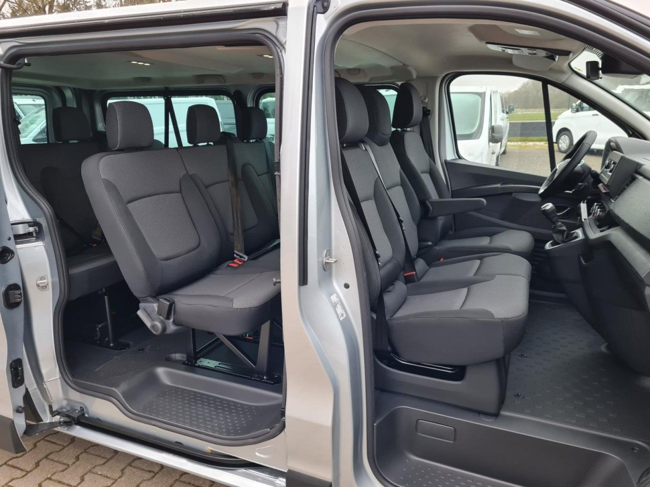 Renault Trafic Kombi 9-Sitze L2 Grand Equilibre KLIMA TE - Car: picture 4 Renault Trafic Kombi 9-Sitze L2 Grand Equilibre KLIMA TE - Car: picture 4