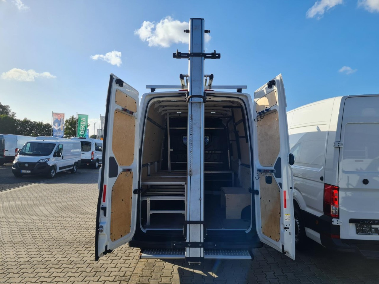 Panel van Volkswagen Crafter 35 Kasten L3H2 KAMERA KLIMA NAVI REGALE: picture 18 Panel van Volkswagen Crafter 35 Kasten L3H2 KAMERA KLIMA NAVI REGALE: picture 18