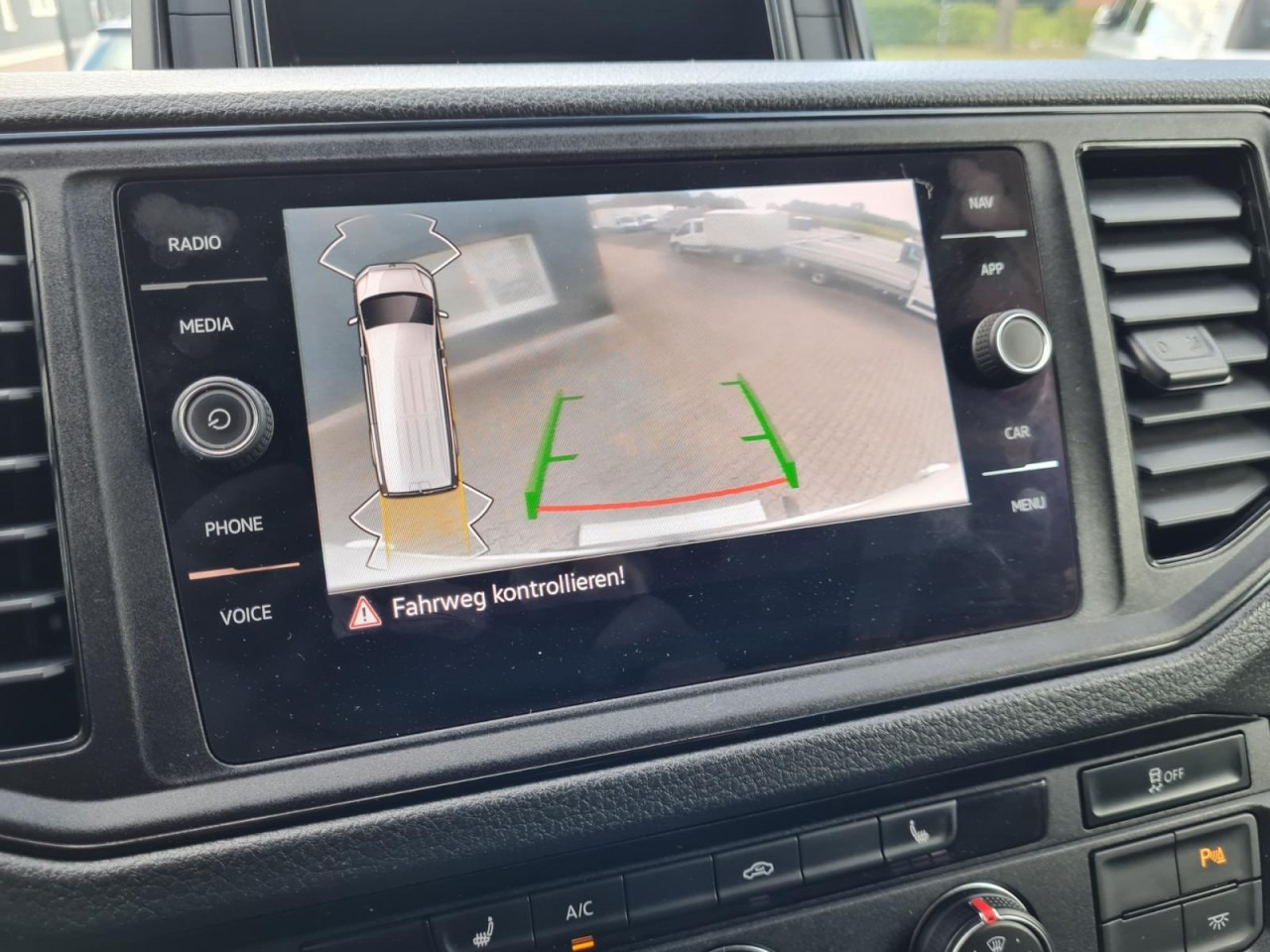 Panel van Volkswagen Crafter 35 Kasten L3H2 KAMERA KLIMA NAVI REGALE: picture 13 Panel van Volkswagen Crafter 35 Kasten L3H2 KAMERA KLIMA NAVI REGALE: picture 13