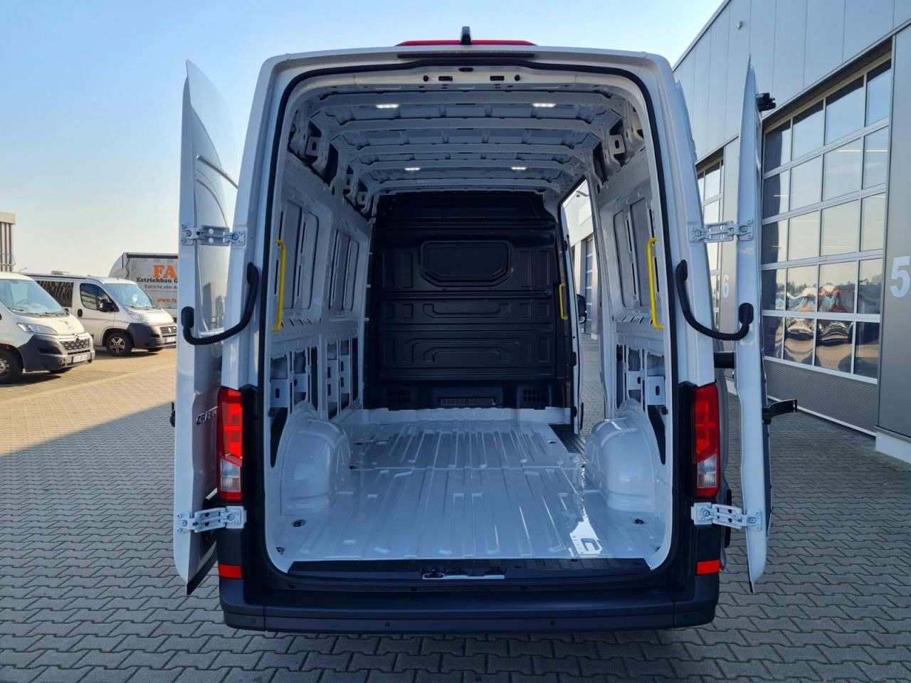 Volkswagen Crafter 35 Kasten MR L3H3 AG KLIMA KAMERA NAVI_A - Panel van: picture 5 Volkswagen Crafter 35 Kasten MR L3H3 AG KLIMA KAMERA NAVI_A - Panel van: picture 5