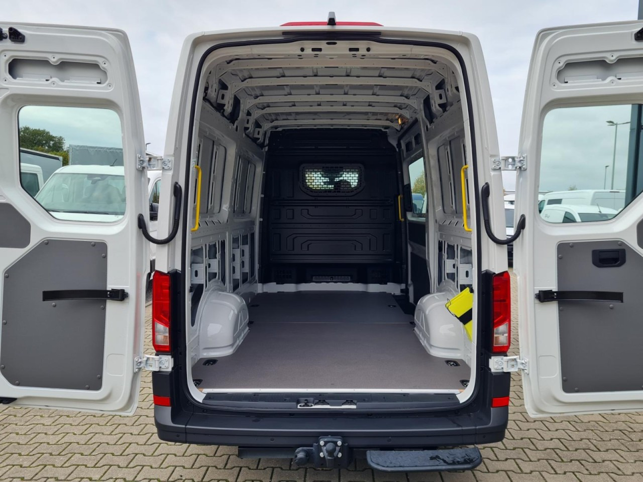 Panel van Volkswagen Crafter 35 Kasten TDI MR L3H3 STANDHEIZ AHK: picture 15