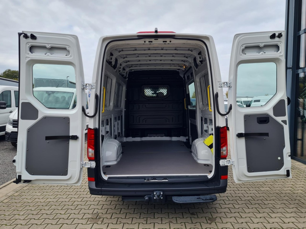 Panel van Volkswagen Crafter 35 Kasten TDI MR L3H3 STANDHEIZ AHK: picture 6