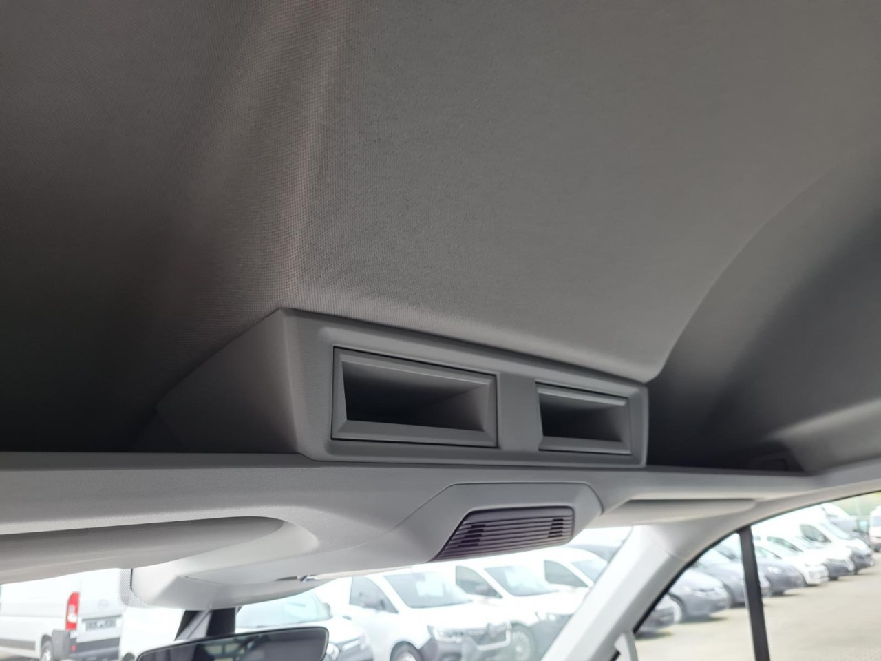 Panel van Volkswagen Crafter 35 Kasten TDI MR L3H3 STANDHEIZ AHK: picture 18
