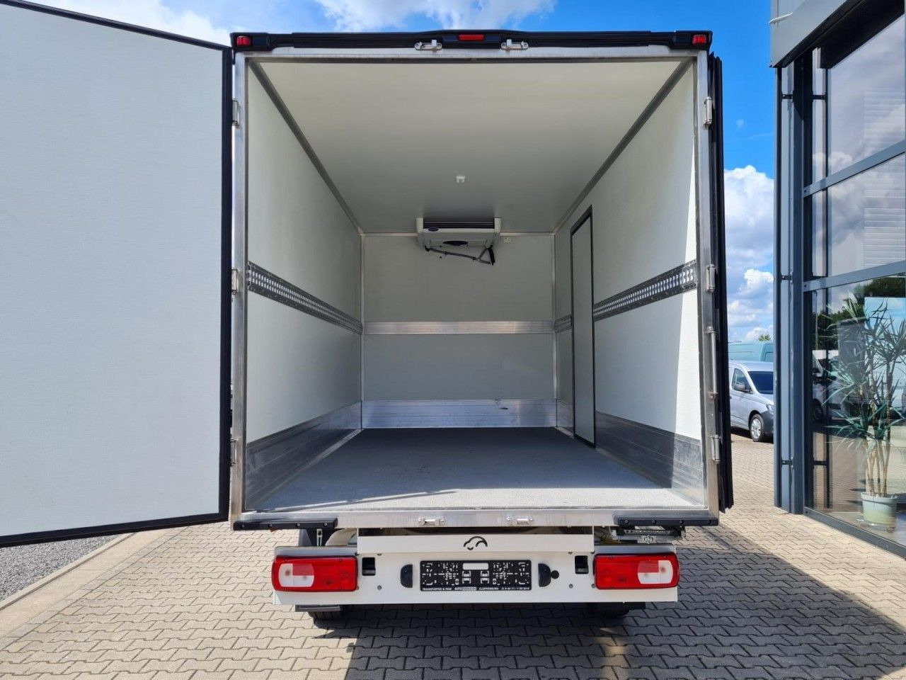 Volkswagen Crafter 35 Kühlkoffer Carrier Viento 300 Navi Ap - Refrigerated van: picture 5 Volkswagen Crafter 35 Kühlkoffer Carrier Viento 300 Navi Ap - Refrigerated van: picture 5