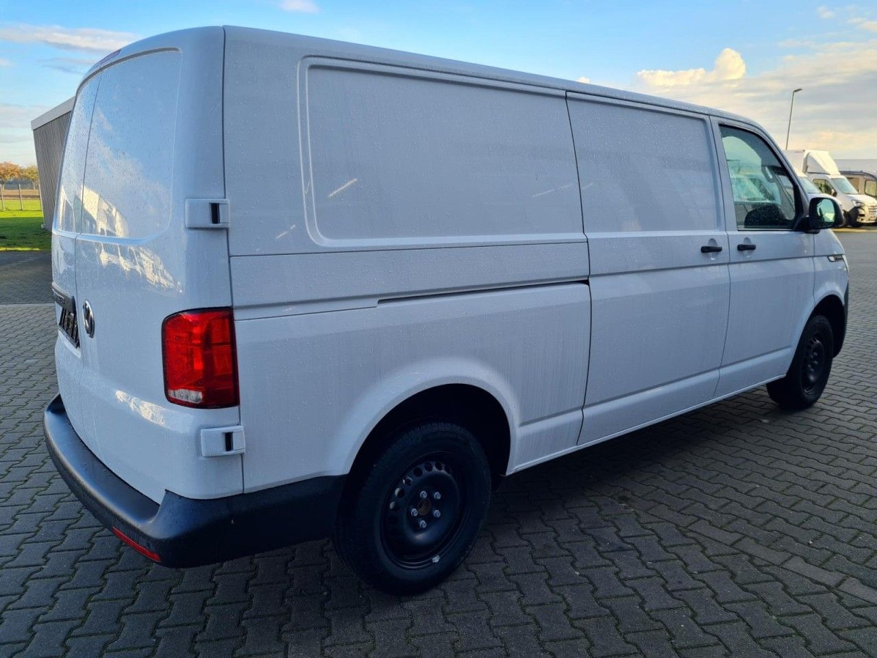 Volkswagen T6.1 Kasten lang DSG KLIMA KOMFORT ACC TEMPO PDC - Small van: picture 4 Volkswagen T6.1 Kasten lang DSG KLIMA KOMFORT ACC TEMPO PDC - Small van: picture 4