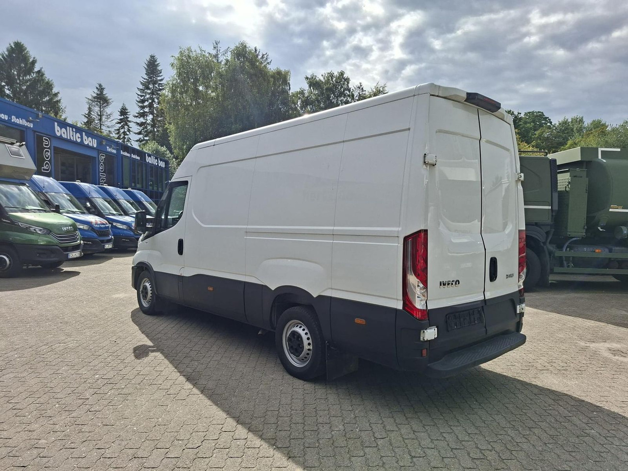 Iveco Daily 35 S16 V 3520L Klima 115 kW (156 PS), S... - Panel van: picture 3 Iveco Daily 35 S16 V 3520L Klima 115 kW (156 PS), S... - Panel van: picture 3