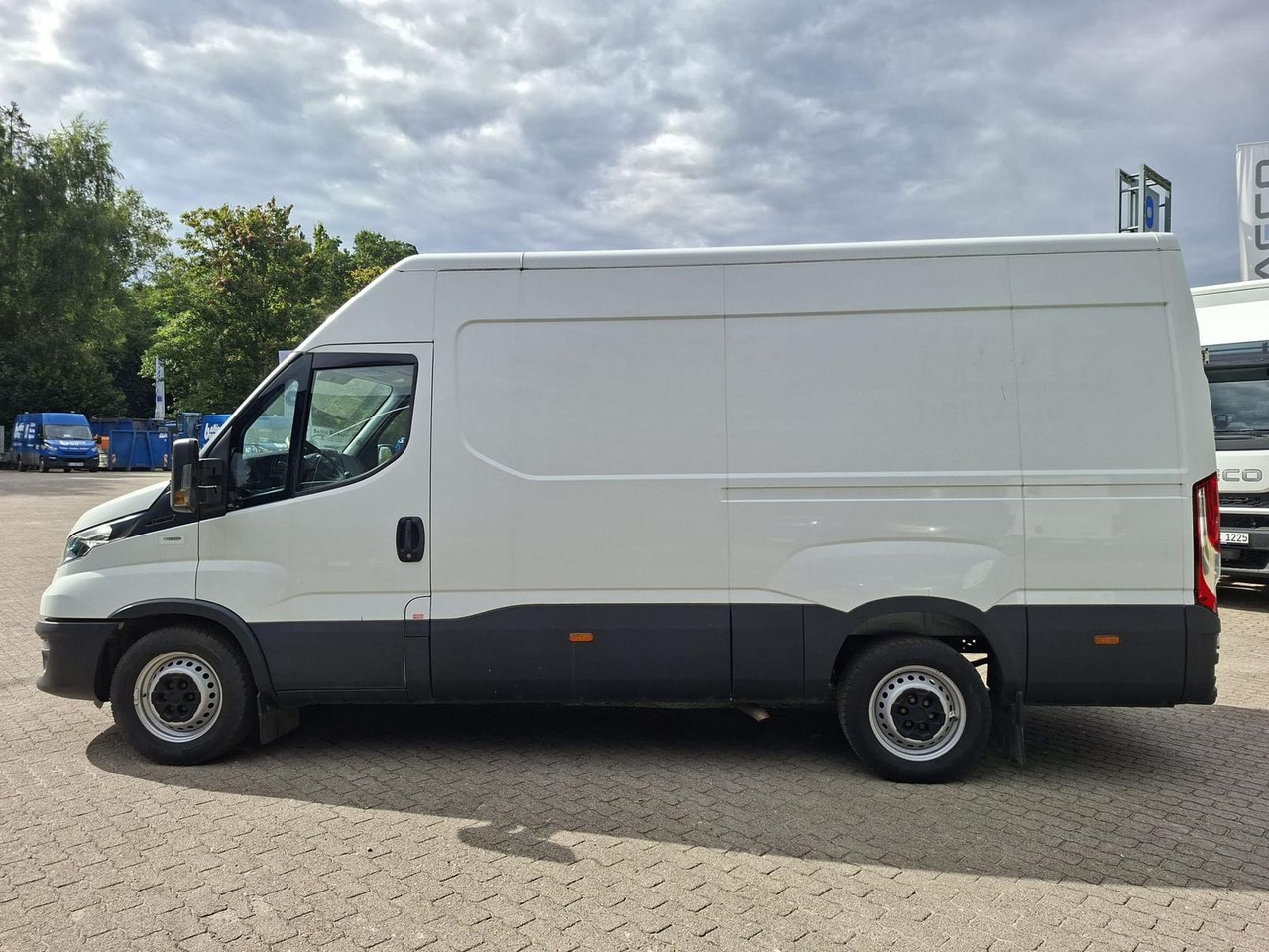 Iveco Daily 35 S16 V 3520L Klima 115 kW (156 PS), S... - Panel van: picture 2 Iveco Daily 35 S16 V 3520L Klima 115 kW (156 PS), S... - Panel van: picture 2