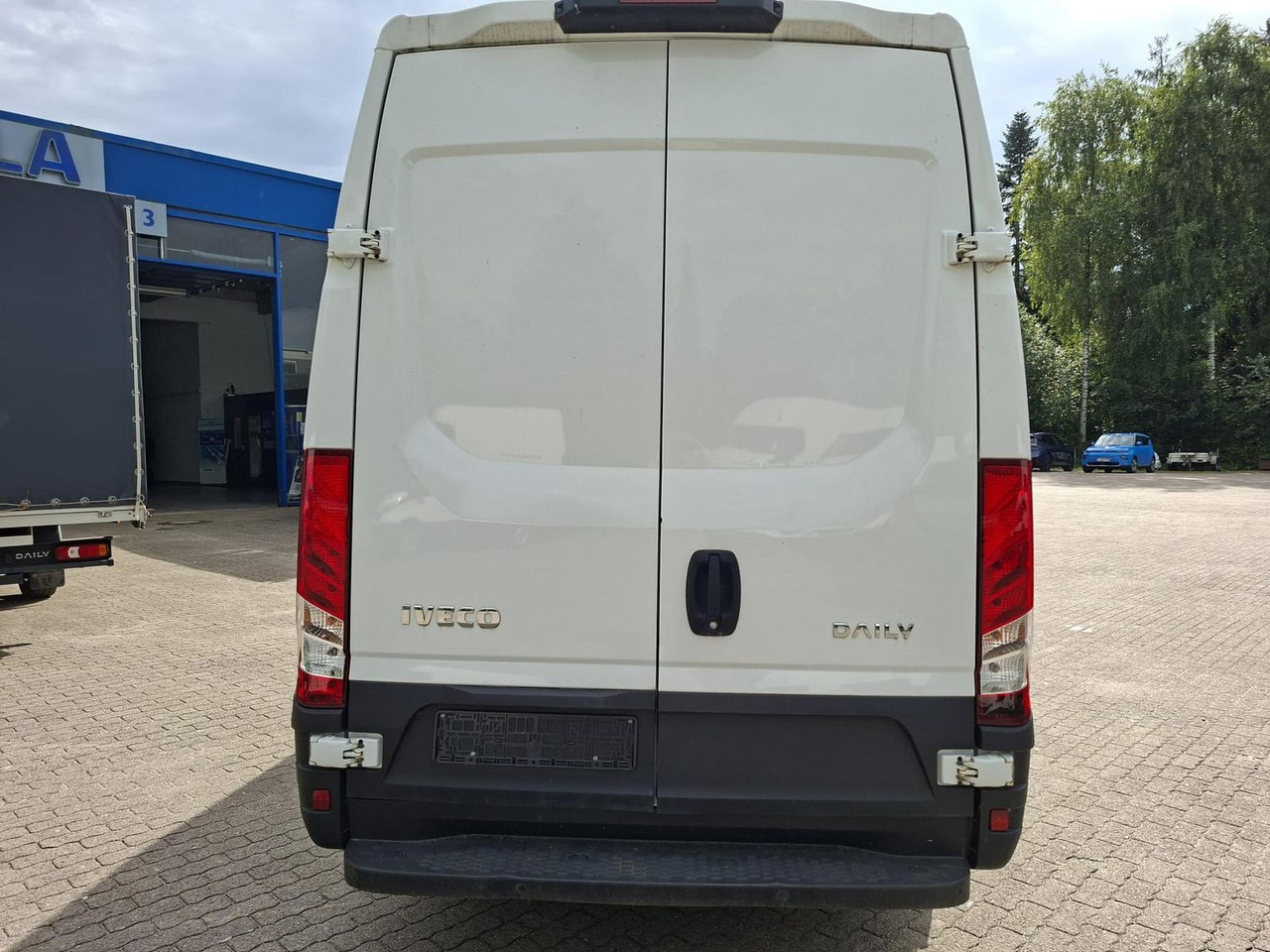 Iveco Daily 35 S16 V 3520L Klima 115 kW (156 PS), S... - Panel van: picture 4 Iveco Daily 35 S16 V 3520L Klima 115 kW (156 PS), S... - Panel van: picture 4