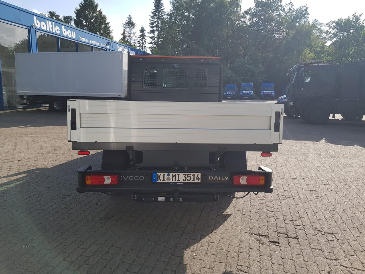 Iveco Daily 35S14HA8 Pritsche AHK 100 kW (136 PS),... - Flatbed van: picture 4 Iveco Daily 35S14HA8 Pritsche AHK 100 kW (136 PS),... - Flatbed van: picture 4